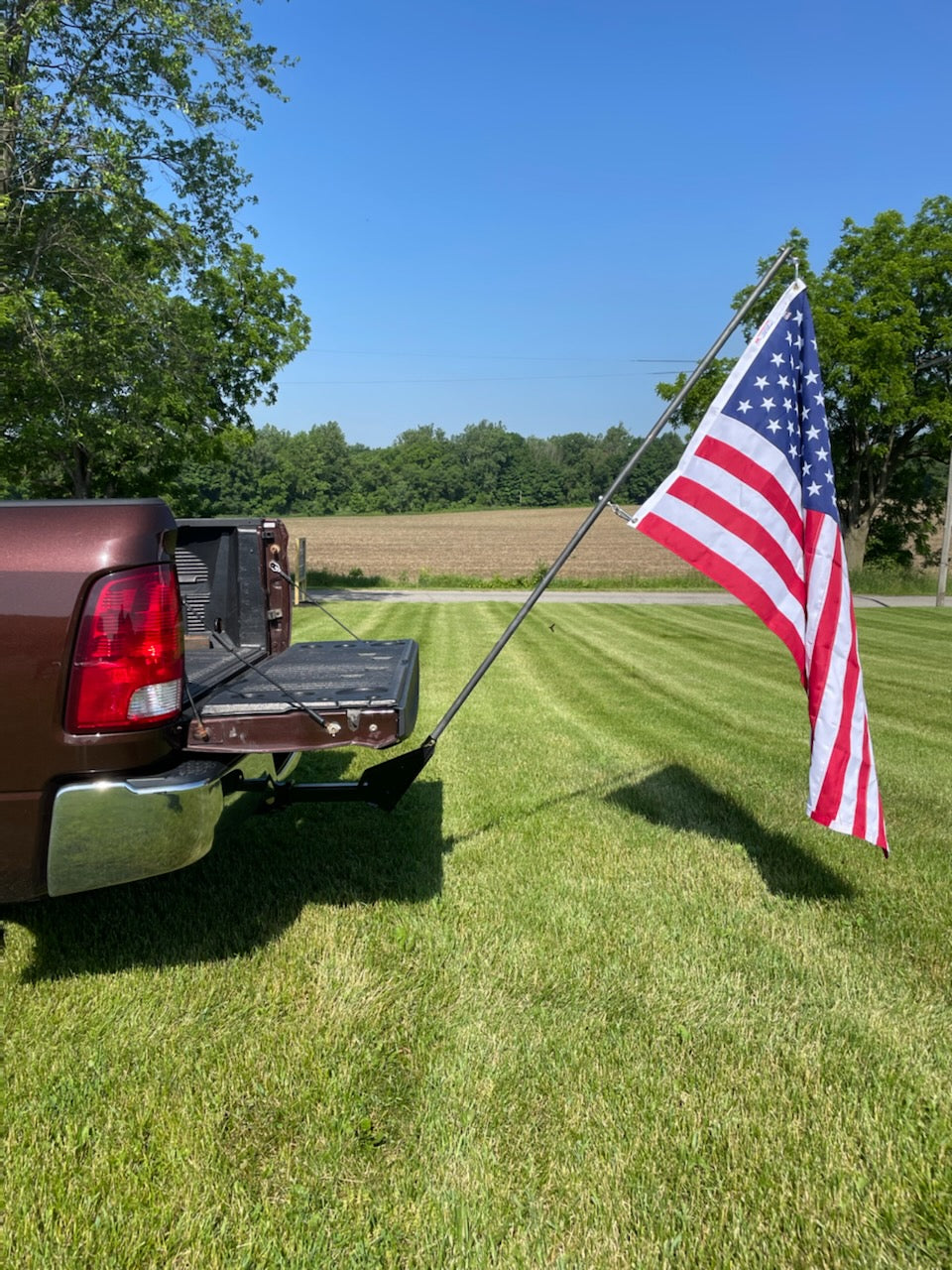 Truck receiver flag mount