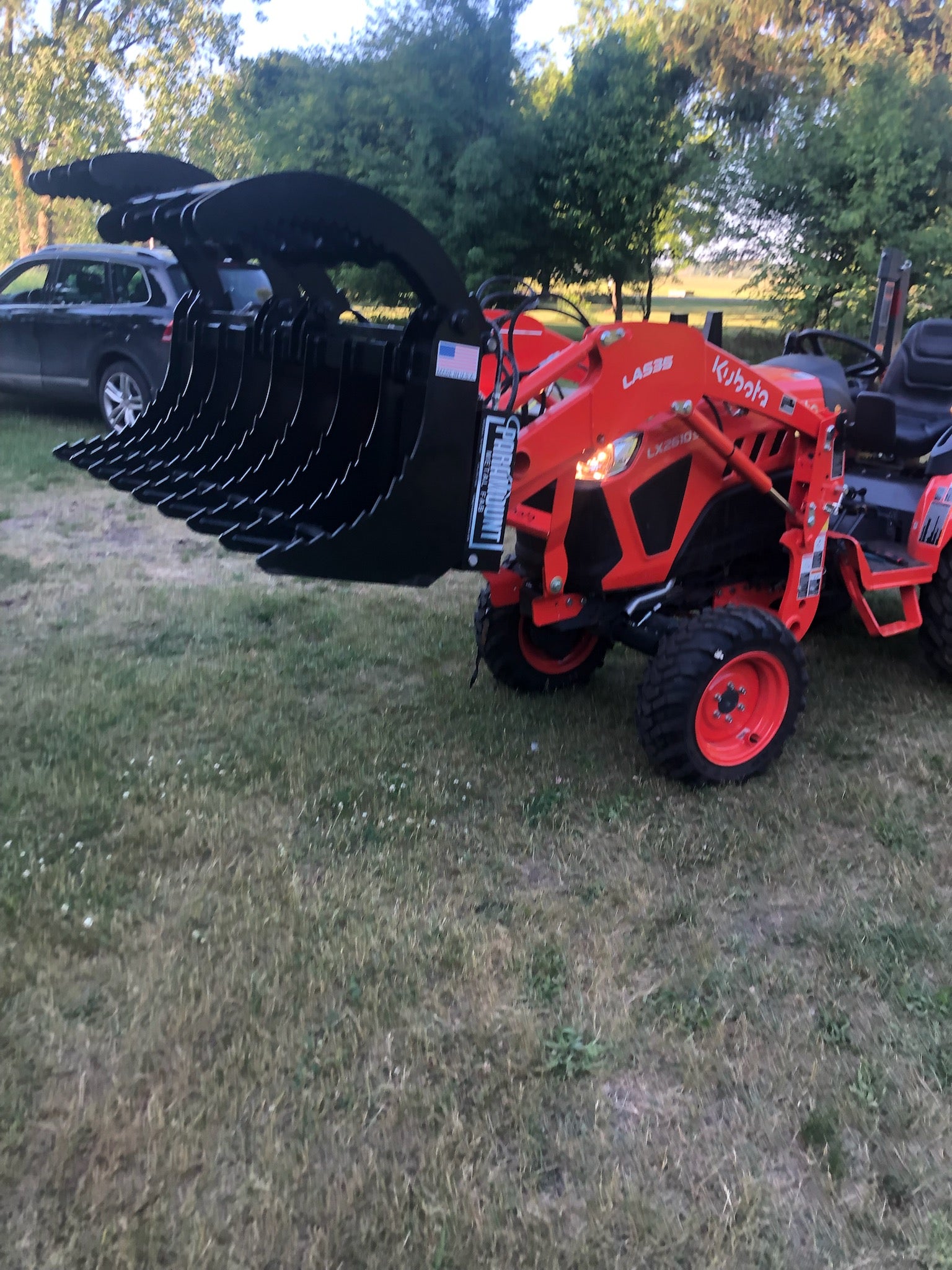 Compact Tractor Loader Grapple Loader Attachments | Frontier MG20F